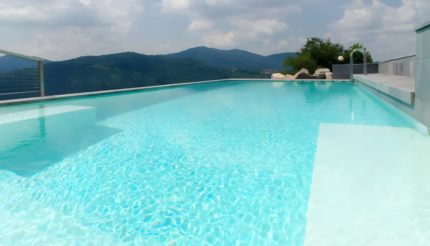 Realizzazione piscina con solarium – foto 2